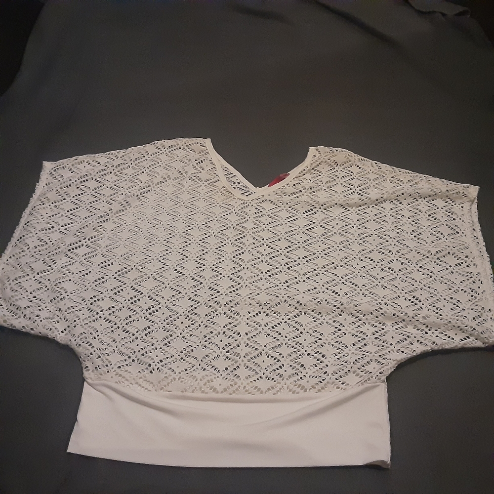 🖤4/$10 Elegant White Lace Batwing Top